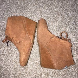Toms Desert brown suede wedge boots sz 7.5
